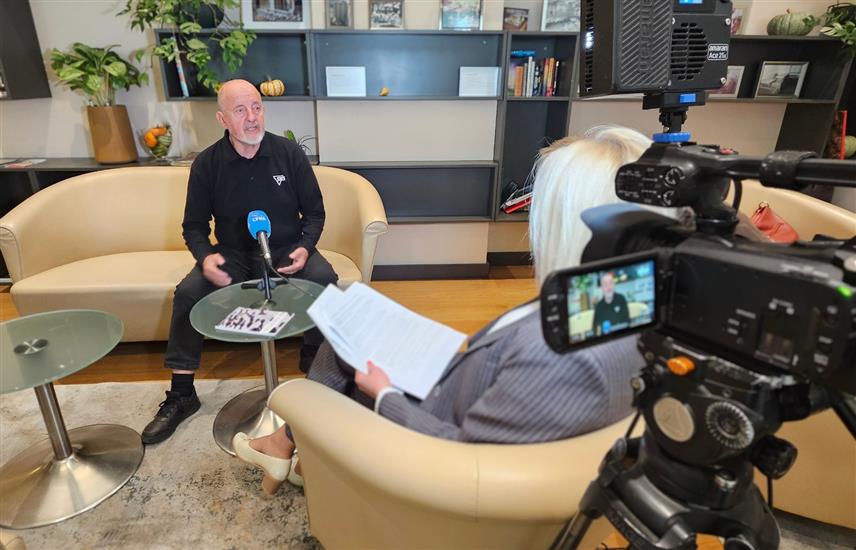 ЉУБЉАНА, 16. НОВЕМБРА /СРНА/ - Предсједник Словеначке националне странке Змаго Јелинчич Племенити током интервјуа за Српску новинску агенцију - СРНА.	