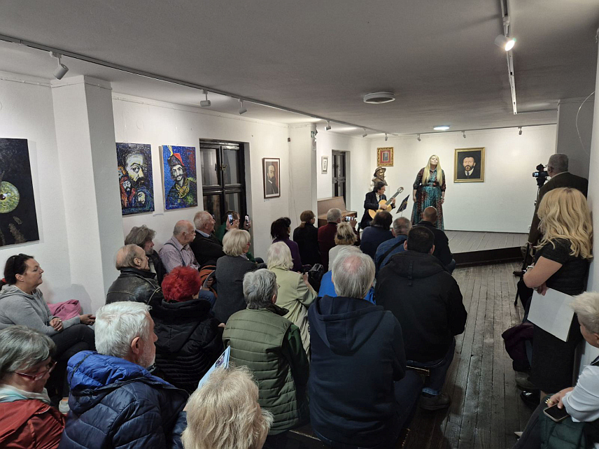 БЕОГРАД, 16. НОВЕМБРА /СРНА/ - У Београду су вечарас свечано отворени "Дани Ђуре Јакшића" који ће у наредне три седмице бити одржани у седам градова и мјеста у Србији. Манифестацију у организацији умјетничке групе АРТЕ и уз подршку Представништва Републике Српске у Србији у Кући Ђуре Јакшића у Скадарлији отворио је академик Матија Бећковић.	