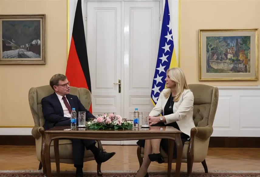 САРАЈЕВО, 16. НОВЕМБРА /СРНА/ - Српски члан Предсједништва БиХ Жељка Цвијановић састала се данас у Сарајеву са министром иностраних послова Њемачке Јоханом Вадефулом.	