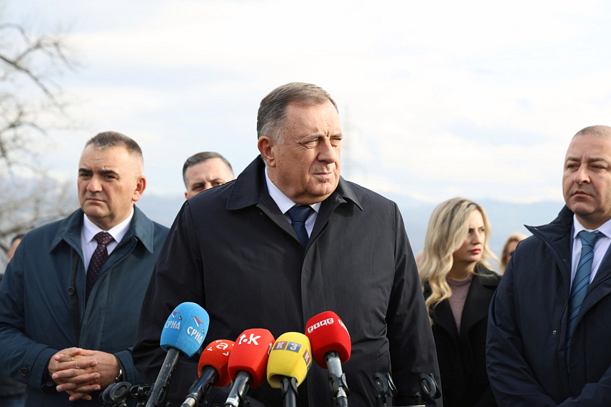 БАЊАЛУКА, 20. НОВЕМБРА /СРНА/ - Предсједник СНСД-а Милорад Додик рекао је да ће сутра бити пуштен у саобраћај реконструисани дио брзе цесте Клашнице–Бањалука у дужини од шест километара. / фото: Борислав Здриња/