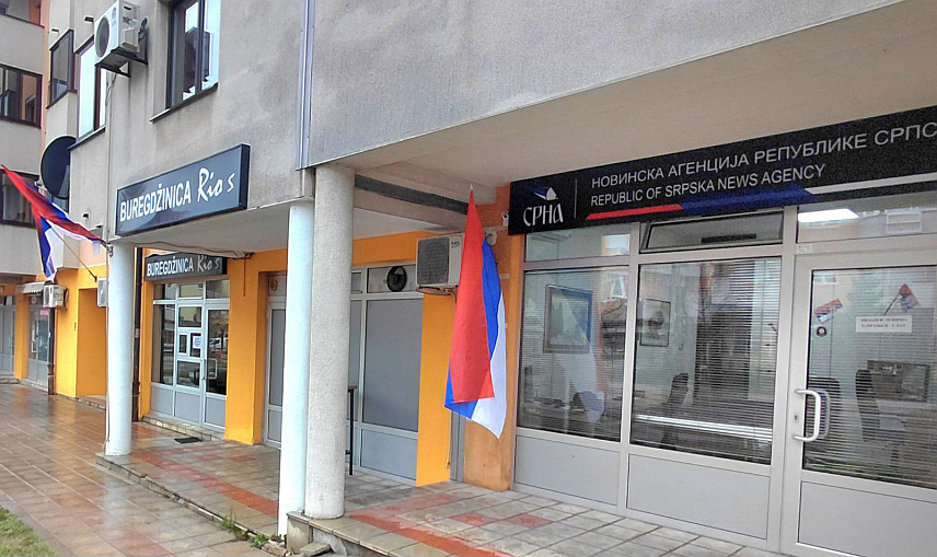 ИСТОЧНО САРАЈЕВО, 21. НОВЕМБРА /СРНА/ - Грађани, институције, правна и физичка лица на подручју града Источно Сарајево с поносом, истицањем застава Републике Српске и Србије у јавном простору, данас обиљежавају 30 година од потписивања Дејтонског мировног споразума.