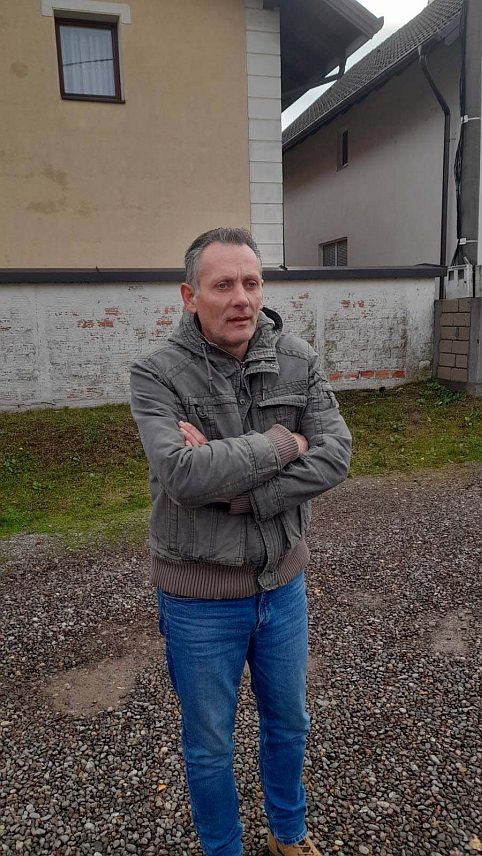 ШАМАЦ, 21. НОВЕМБРА /СРНА/ - Зимска служба у Шамцу спремна је за предстојећу зимску сезону, на лагеру има 20 метара кубних пијеска и пет тона индустријске соли за посипање, а у случају потребе додатни материјал биће одмах набављен, изјавио је руководилац комуналне службе преузећа "Слободна зона" Саво Вуковић.