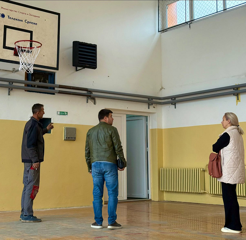 ШЕКОВИЋИ, 21. НОВЕМБРА /СРНА/ - У току реконструкција крова зграде општине Шековићи у оквиру пројекта енергетске ефикасности, чија је вриједност 272.354 КМ, а које финансира Фонд за заштиту животне средине и енергетску ефикасност Републике Српске и Општина Шековићи.