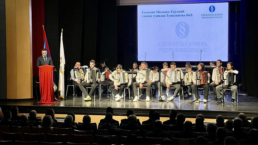 БИЈЕЉИНА, 22. НОВЕМБРА /СРНА/ - Дан адвокатуре Републике Српске обиљежен је данас свечаном академијом у Бијељини о теми "Тридесет двије године у служби правде - етичка и независна адвокатура као темељ владавине права".