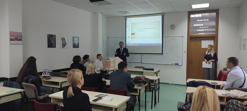 БАЊАЛУКА, 22. НОВЕМБРА /СРНА/ - Водећи руски стручњаци представили су данас на Универзитету у Бањалуци најјнапредније трендове и методологије у настави руског језика у оквиру научне и практичне конференције за теоретске и примјењиве аспекте русистике и наставе руског језика и културе у страној словенској средини.