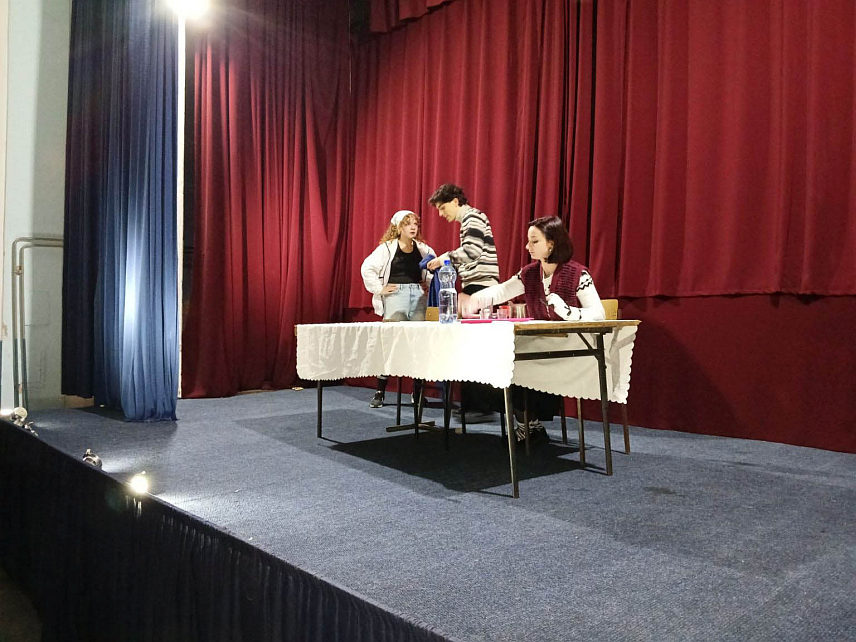 НОВИ ГРАД, 23. НОВЕМБРА /СРНА/ - У Новом Граду изведена је представа Новог театра из ове локалне заједнице "Наша трагедија".