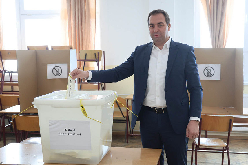 БАЊАЛУКА, 23. НОВЕМБРА /СРНА/ - Предсједник Социјалистичке партије Српске Горан Селак гласао је данас у Бањалуци.