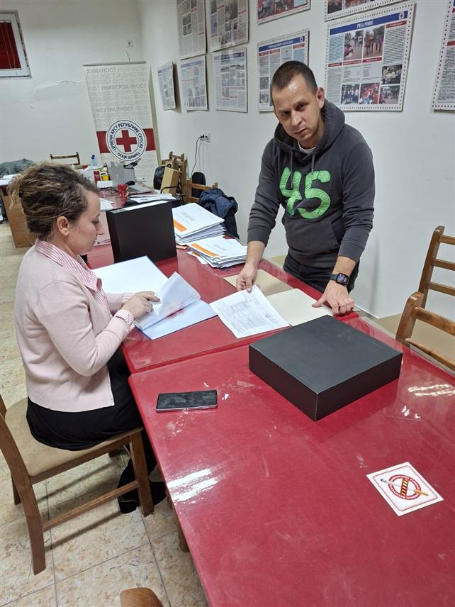 ШАМАЦ, 23. НОВЕМБРА /СРНА/ - Кандидат СДС-а за предсједника Републике Српске Бранко Блануша освојио је у Шамцу 3.062 гласа, а кандидат СНСД-а Синиша Каран 2.117, прелиминарни су подаци Општинске изборне комисије.