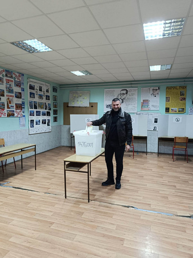 ВИШЕГРАД, 23. НОВЕМБРА /СРНА/ - Сва бирачка мјеста за гласање на пријевременим изборима за предсједника Републике Српске у Вишеграду су отворена на вријеме, а гласање се одвија без потешкоћа.