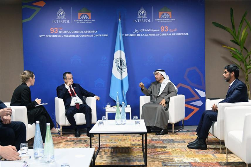 МАКАРЕШ, 24. НОВЕМБРА /СРНА/ - Србија је спремна за већи допринос раду Интерпола, између осталог и кроз иницијативу за отварање регионалног бироа у Београду, рекао је министар унутрашњих послова Ивица Дачић на састанку са предсједником Интерпола Ахмедом Насером Ал-Раисијем.