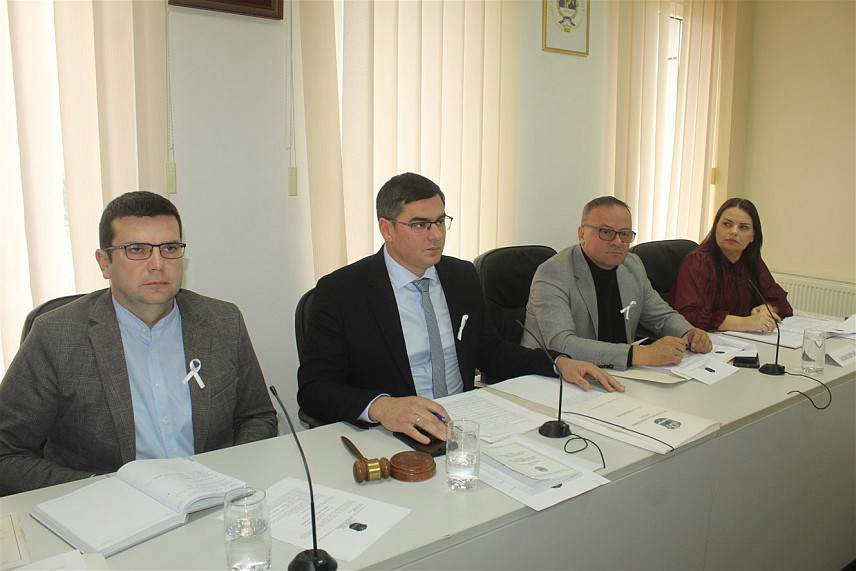 СРБАЦ, 25.НОВЕМБРА /СРНА/ - На сједници Скупштине општине Србац одборници су данас усвојили ребаланс буџета за текућу годину у износу од 18.568.000 КМ, што је нешто више од два милиона КМ у односу на првобитни план.