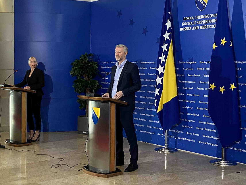 САРАЈЕВО, 26. НОВЕМБРА /СРНА/ - Министар транспорта и комуникација у Савјету министара Един Форто на конференцији за новинаре у Сарајеву.