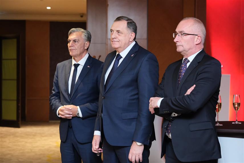 БУДИМПЕШТА, 26. НОВЕМБРА /СРНА/ - Министар за научнотехнолошки развој и високо образовање Републике Српске Синиша Каран на вечерашњем свечаном пријему у Будимпешти који је Српска организовала у знак захвалности мађарском премијеру Виктору Орбану и Мађарској.