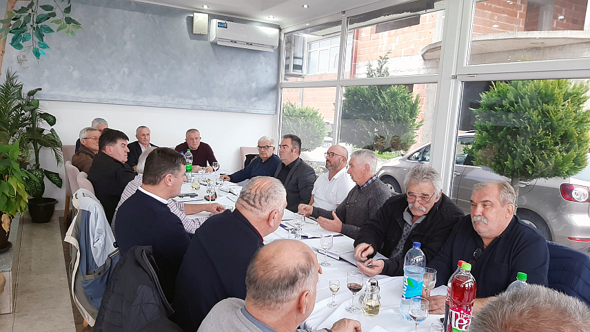 ПРЊАВОР, 27. НОВЕМБРА /СРНА/ - Савез ратних војних инвалида Републике Српске инсистира да се обрачун основице личне инвалиднине веже за нето плату из децембра претходне године што би знатно побољшало њихов положај, рекао је данас предсједник Савеза Драган Врховац.