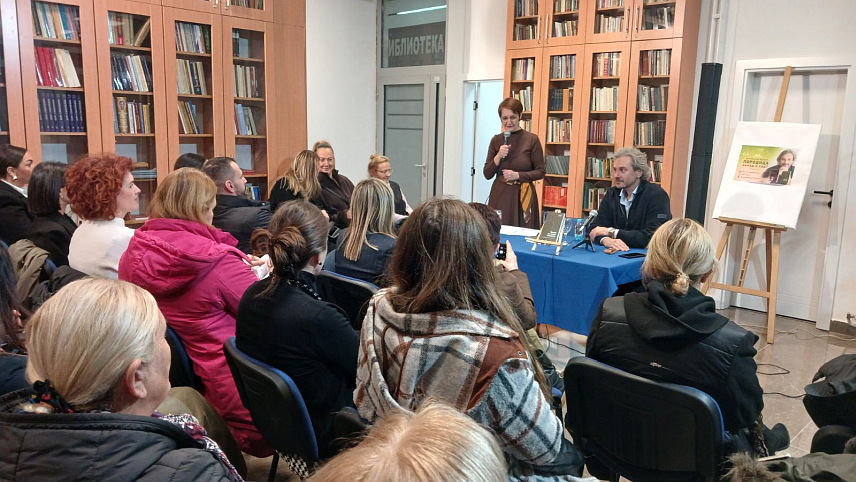 ИСТОЧНО НОВО САРАЈЕВО, 28. НОВЕМБРА /СРНА/ - Породични психотерапеут из Београда Александар Мисојчић на предавању "Породица некад и сад" у Источном Сарајеву.