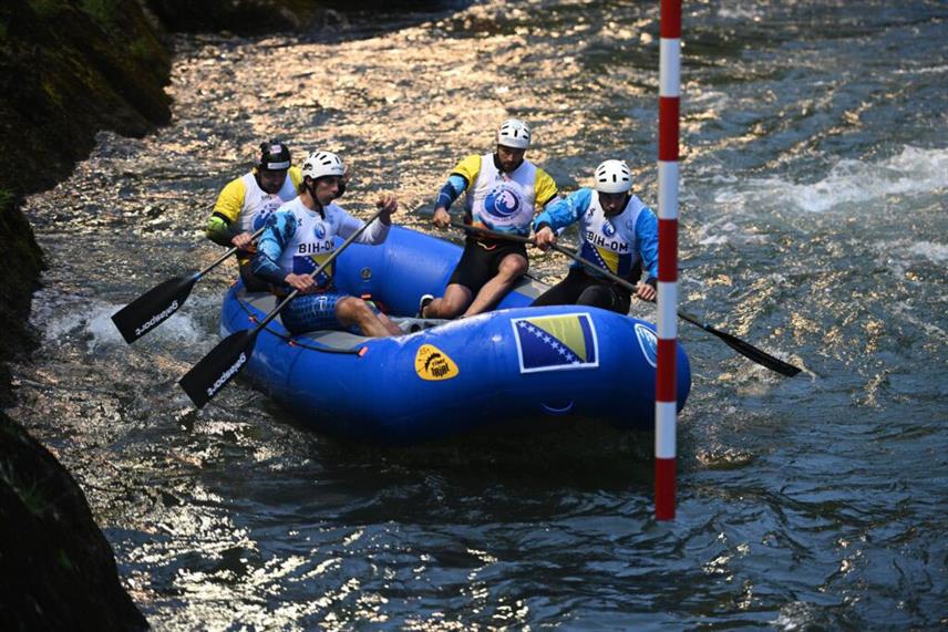 БАЊАЛУКА, 29. НОВЕМБРА /СРНА/ - Бањалучки рафтери отпутовали су у Малезију на Свјетско првенство у рафтингу које ће бити одржано од 1. до 7. децембра и гдје ће наступити 40 тимова.