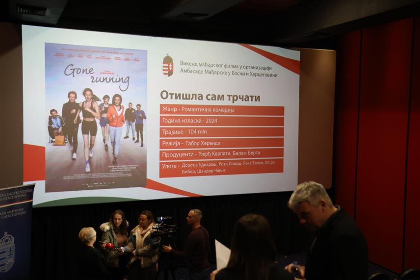 БАЊАЛУКА, 29. НОВЕМБРА /СРНА/ - У Бањалуци је вечерас у оквиру манифестације "Мађарски дани културе" приказана романтична комедија "Отишла сам трчати" режисера Габора Херендија./ФОТО Борислав Здриња/