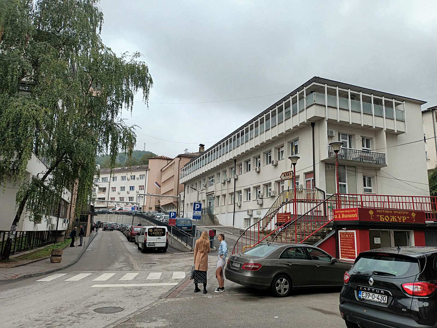 ЗВОРНИК, 2. НОВЕМБРА /СРНА/ - У породилишту зворничке Болнице у октобру је рођено 30 беба, и то 17 дјечака и 13 дјевојчица.	