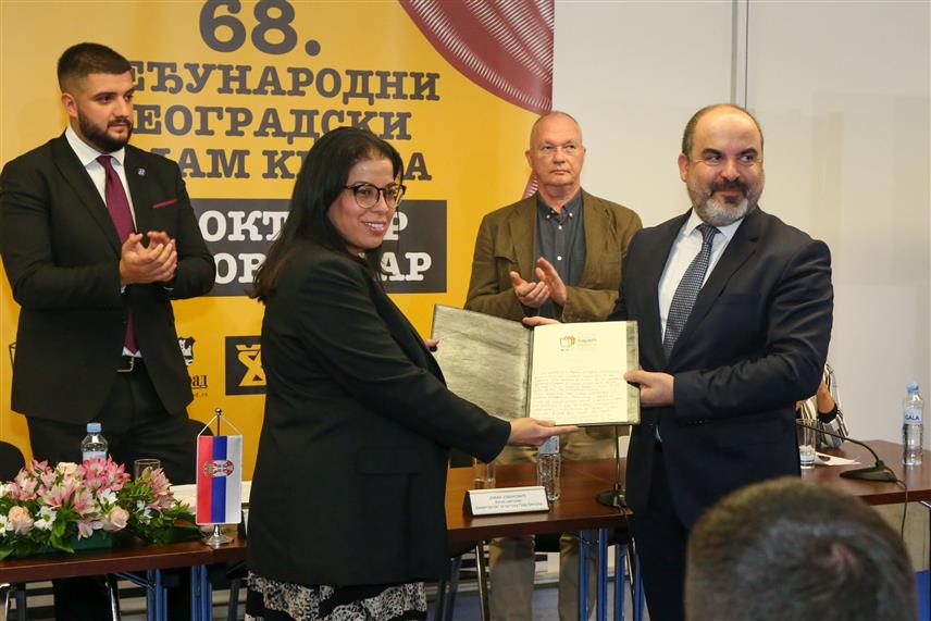 БЕОГРАД, 2. НОВЕМБРА /СРНА/ - На Међународном београдском сајму књига посљедњег дана одржана је церемонија на којој је "Отворена књига" предата представницима Туниса, земље која ће сљедеће године, као почасни гост 69. Сајма представити своју националну књижевност.	