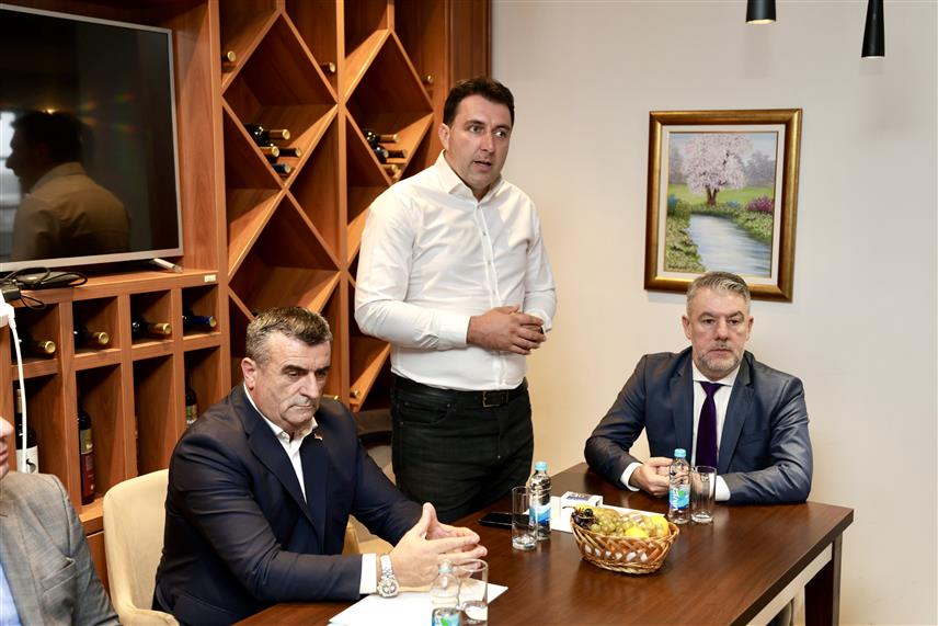 СОКОЛАЦ, 3. НОВЕМБРА /СРНА/ - Oкругли сто на Сокоцу посвећен унапређењу услуга сестринства у заједници којем присуствује министар здравља и социјалне заштите Републике Српске Алена Шеранић.