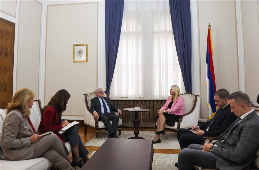 САРАЈЕВО, 3. НОВЕМБРА /СРНА/ - Српски члан Предсједништва БиХ Жељка Цвијановић на састанку у Сарајеву са новоименованим амбасадором Њемачке у БиХ Алфредом Гранасом.