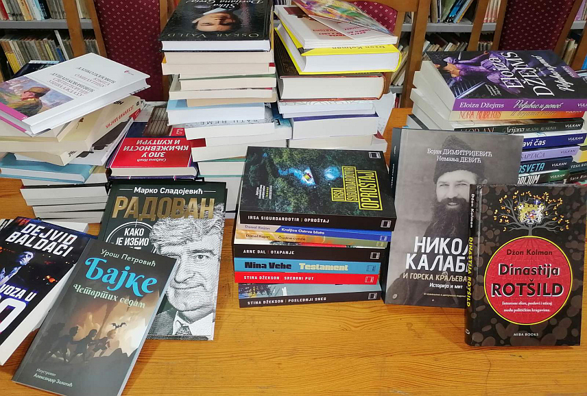 ВИШЕГРАД, 3. НОВЕМБРА /СРНА/ – Библиотекари Народне библиотеке "Иво Андрић" из Вишеграда ове године су на Међународном сајму књига у Београду набавили 111 нових наслова за своје читаоце.