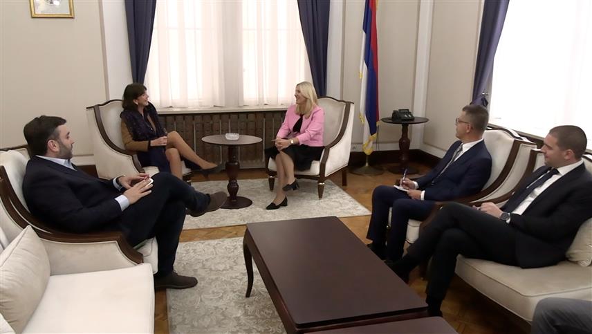 САРАЈЕВО, 3. НОВЕМБРА /СРНА/ - Српски члан Предсједништва БиХ Жељка Цвијановић и новоименована резидентна координаторка УН у БиХ Арнхилд Спенс разговарале су данас о активностима и пројектима које агенције УН спроводе у Републици Српској, као и о плановима за наредни период.