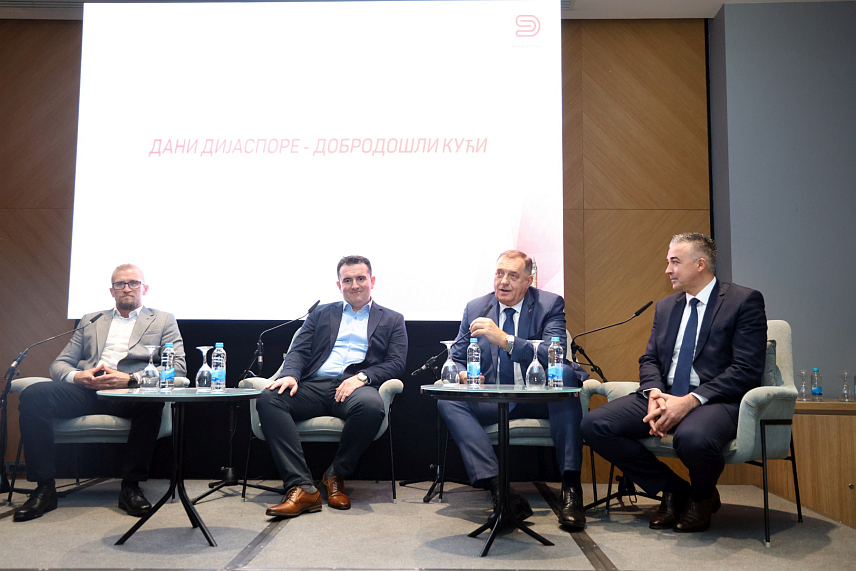 БАЊАЛУКА, 3. НОВЕМБРА /СРНА/ - У Бањалуци је почела манифестација "Дани дијаспоре" под слоганом "Добродошли кући", која је окупила дијаспору, повратнике и домаће предузетнике. Догађају присуствује и предсједник Милорад Додик. /Фото - Борислав Здриња/