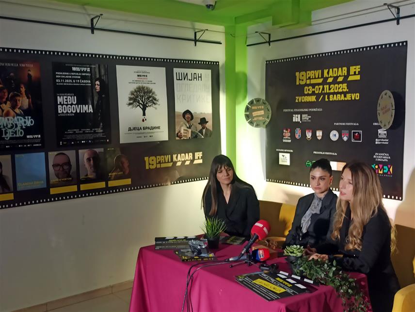 ЗВОРНИК, 3. НОВЕМБРА /СРНА/ - Умјетнички директор и селектор Фестивала "Први кадар" Александра Митрић Штифанић, директор Аудио-визуелног центра Републике Српске Ања Илић и шеф Кабинета градоначелника Зворника Драгана Милошевић.