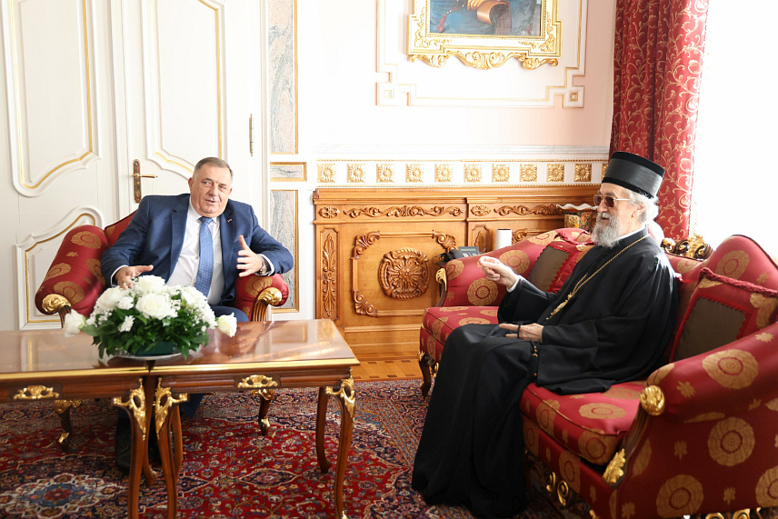 БАЊАЛУКА, 4. НОВЕМБРА /СРНА/ - Предсједник Милорад Додик састао се у Бањалуци са Његовим високопреосвештенством митрополитом бањалучким Јефремом.