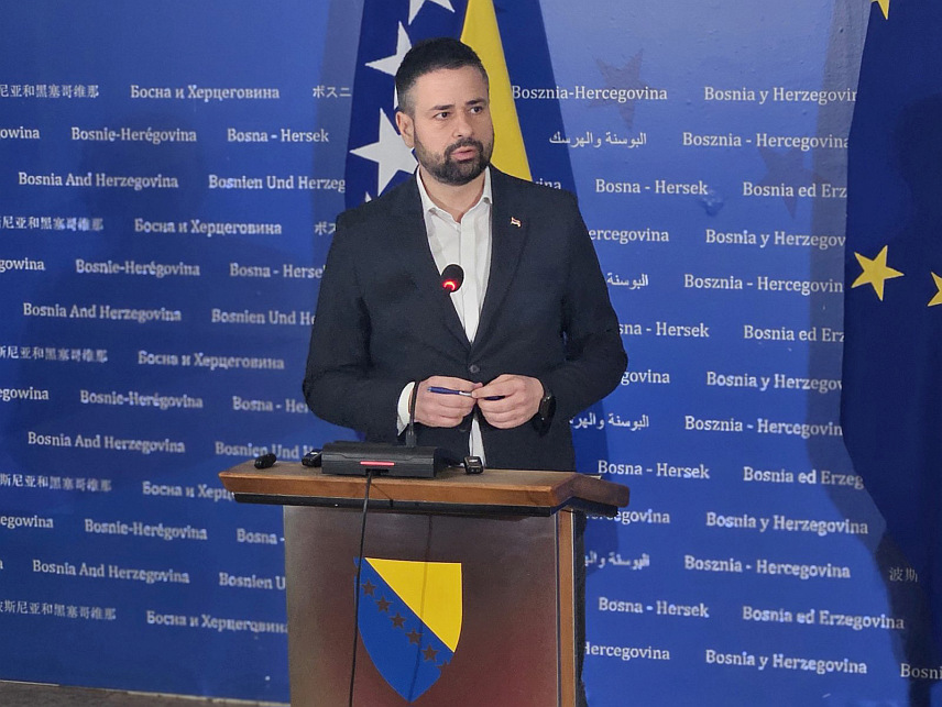 САРАЈЕВО, 4. НОВЕМБРА /СРНА/– Министар финансија и трезора у Савјету министара БиХ Срђан Амиџић на конференцији за новинаре у Сарајеву.