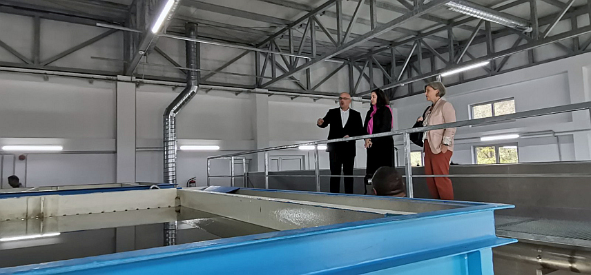 ТЕСЛИЋ, 4. НОВЕМБРА /СРНА/ - Делегација чешке Владе посјетила је данас Фабрику за прераду воде у теслићком насељу Студенци чију изградњу суфинансирају Чешка са око 2,5 милиона евра, те Европска инвестициона банка и локална самоуправа са око два милиона евра.