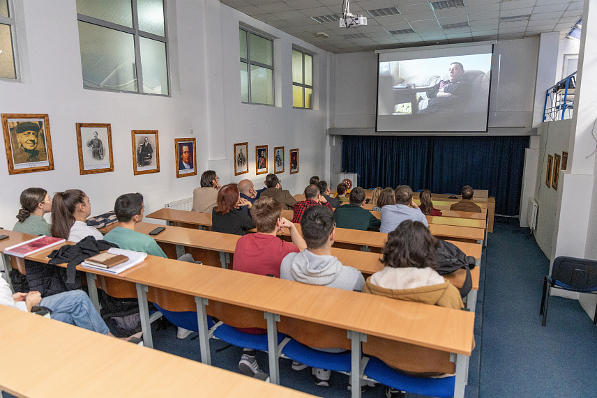 ПАЛЕ, 4. НОВЕМБРА /СРНА/ - На Филозофском факултету Универзитета у Источном Сарајеву данас је приказан кратки документарни филм "Послије забаве", посвећен животу књижевника Стеве Грабовца, првом добитнику НИН-ове награде из Републике Српске.