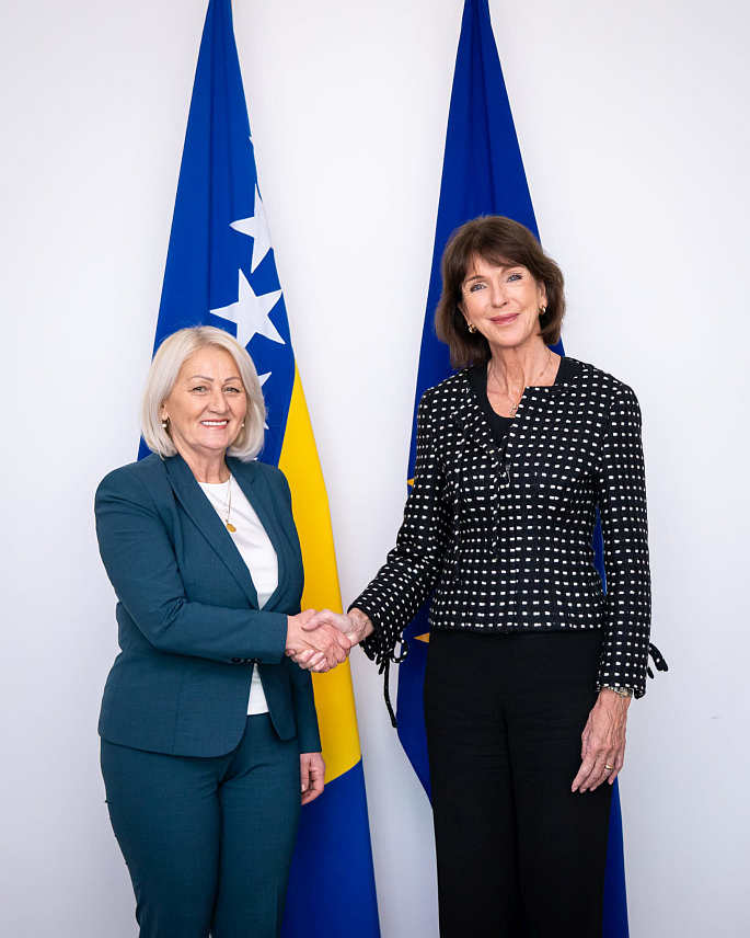 САРАЈЕВО, 4. НОВЕМБРА /СРНА/ - Предсједавајућа Савјета министара Борјана Кришто данас је у Сарајеву разговарала са новоименованом резидентном координаторком УН у БиХ Арнхилд Спенс и том приликом изразила очекивање да ће њен мандат допринијети даљем јачању сарадње и партнерства између БиХ и система УН.