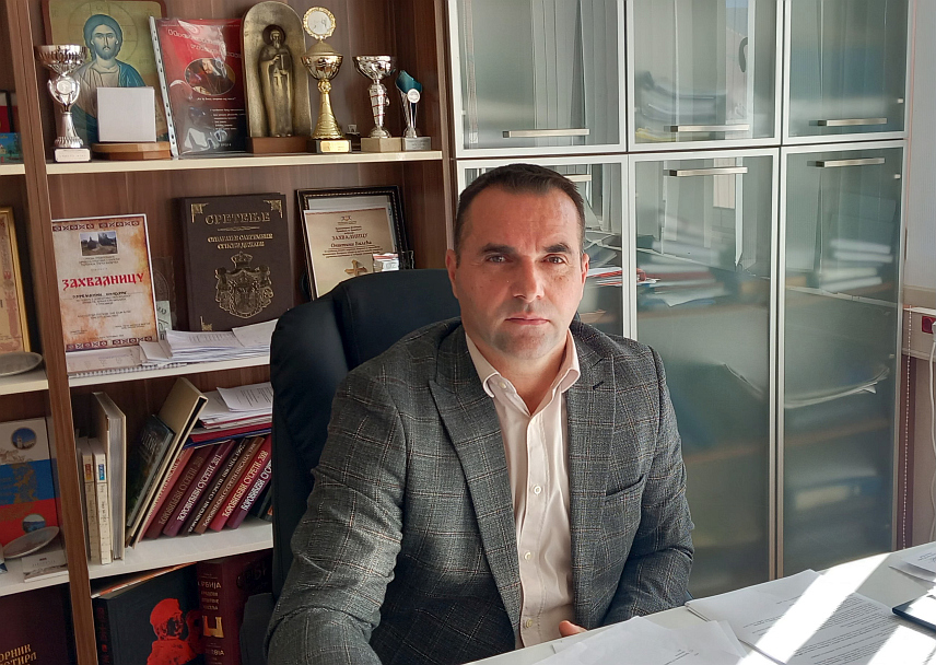 БИЛЕЋА, 4. НОВЕМБРА /СРНА/ - Начелник Билеће Миодраг Парежанин изјавио је Срни да је више разлога због којих би било праведно да сједиште Хидроелектране /ХЕ/ "Дабар" буде у тој општини, а највише јер је она центар Херцеговине, те јер је највећи број објеката овог значајног енергетског система лоциран на њеном подручју.