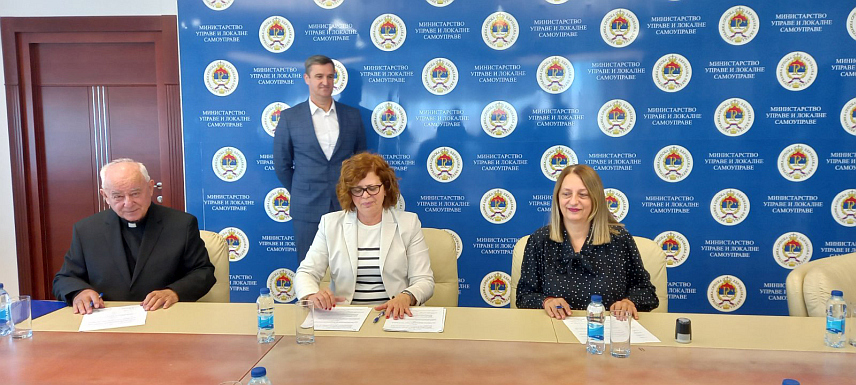 БАЊАЛУКА, 5. НОВЕМБРА /СРНА/ - Министар управе и локалне самоуправе Републике Српске Сенка Јујић потписала је данас у Бањалуци уговоре са представницима Удружења "12 беба" из Приједора и "Каритаса" за додјелу гранта за суфинансирање пројеката.