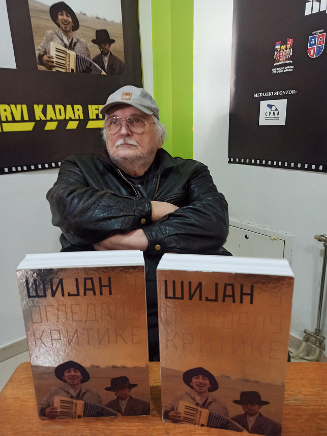 ЗВОРНИК, 5. НОВЕМБРА /СРНА/ - У Зворнику је данас, у оквиру 19. Међународног филмског фестивала "Први кадар", промовисана књига "У огледалу критике" српског редитеља Слободана Шијана, лауреата овогодишњег фестивала.