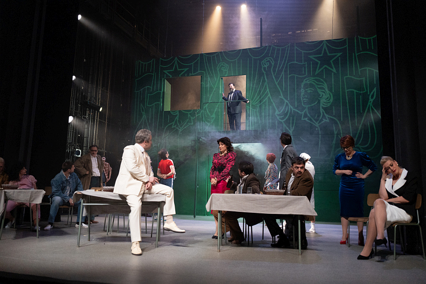 БАЊАЛУКА, 5. НОВЕМБРА /СРНА/ - Представа "Мајстори, мајстори" аутора Горана Марковића, у режији Марка Мисираче учествоваће на 18. Међународном фестивалу "Златна вила" у Приједору, саопштено је из Народног позоришта Републике Српске.