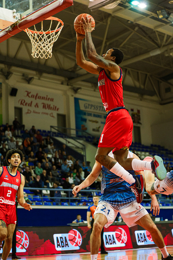 ПАЛЕ, 5. НОВЕМБРА /СРНА/ - Кошаркаши "Јахорине" са Пала побиједили су "Подгорицу" резултатом 91:84, чиме су уписали други тријумф у дебитантској сезони регионалне АБА два лиге.