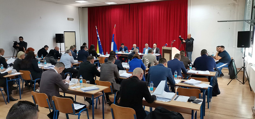 ДОБОЈ, 6. НОВЕМБРА /СРНА/ - Одборници Скупштине града Добоја усвојили су данас Нацрт буџета за идућу годину у износу од 82,7 милиона КМ, који је за око 9,6 милиона КМ већи од овогодишњег.