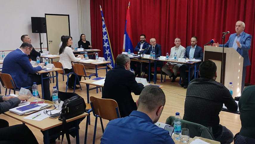ДОБОЈ, 10. ДЕЦЕМБРА /СРНА/ - Одборници Скупштине града Добоја усвојили су данас буџет за идућу годину од 83,2 милиона КМ, који је за око 10 милиона КМ већи од овогодишњег.