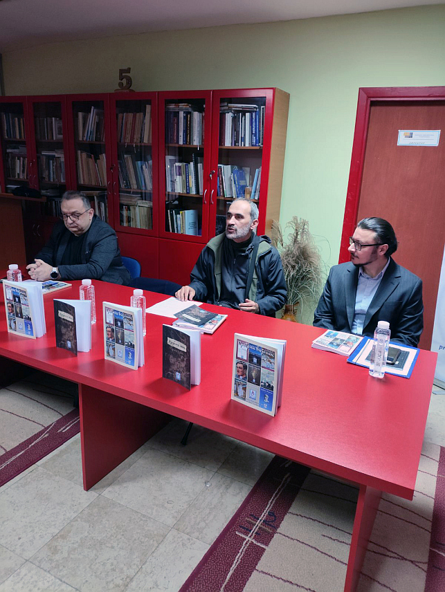 СРЕБРЕНИЦА, 11. ДЕЦЕМБРА /СРНА/ - Програм Просвјетно-културног збора "Стопама Луке Милованова Георгијевића" у Сребреници вечерас је настављен представљањем 20/21. броја "Просвјетиног" часописа за књижевност и културу "Сребрни вијенац" и књиге поезије "Изгубљене песме", младог аутора Стрибора Ђурића.