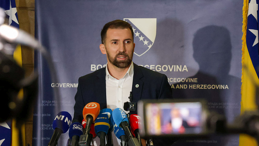 САРАЈЕВО, 12. ДЕЦЕМБРА /СРНА/ - Министар рада и социјалне политике у Влади ФБиХ Аднан Делић на конференцији за новинаре у Сарајеву.