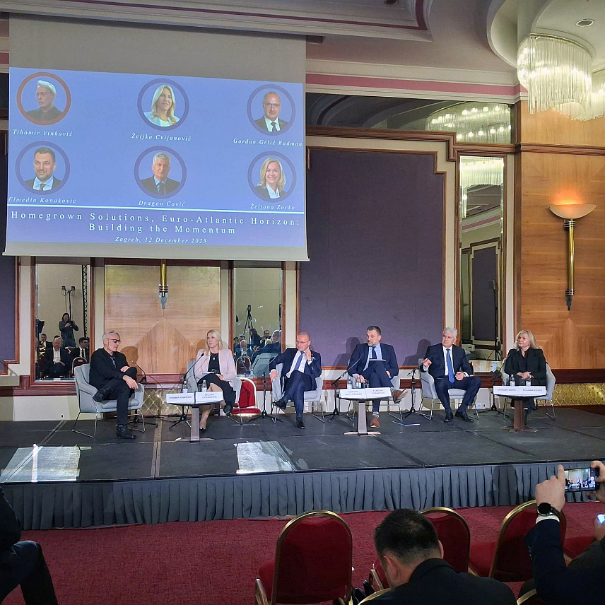 ЗАГРЕБ, 12. ДЕЦЕМБРА /СРНА/ - Српски члан Предсједништва БиХ Жељка Цвијановић истакла је да се БиХ након 30 година од Дејтонског споразума налази на прекретници да носиоци власти сједну да се договарају или да пусте да ствар пропадне, јер она пропада.	
