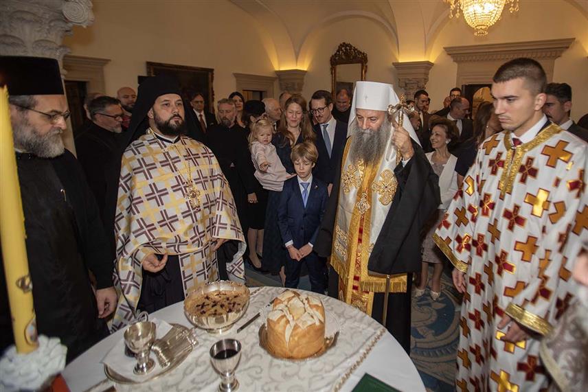 БЕОГРАД, 13. ДЕЦЕМБРА /СРНА/ - Српска краљевска породица прославила је данас крсну славу Карађорђевића - Светог Андреја Првозваног, а Литургију је тим поводом у Краљевској капели служио Његова светост патријарх српски Порфирије.