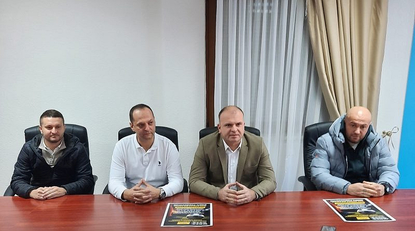 ЗВОРНИК, 15. ДЕЦЕМБРА /СРНА/ - Новогодишњи футсал турнир "Градекс куп Зворник 2025" биће одржан од 17. до 22. децембра у зворничком Рекреативно-спортском центру, најављено је данас на конференцији за новинаре Организационог одбора турнира.