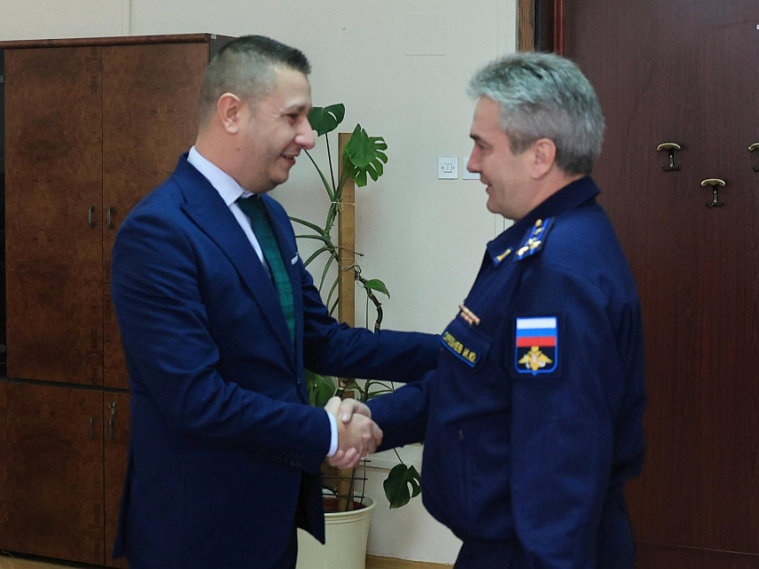 САРАЈЕВО, 15. ДЕЦЕМБРА /СРНА/ - Замјеник министра одрбане у Савјету министара Александар Гогановић и војни аташе Руске Федерације у БиХ бригадир Иља Скребњев разговарали су данас о сарадњи и актуелној безбједносној ситуацији у БиХ и региону.