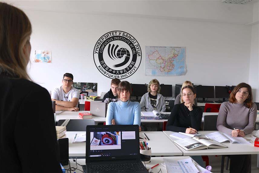 БАЊАЛУКА, 16. ДЕЦЕМБРА /СРНА/ - Конфуцијев институт Универзитета у Бањалуци организоваће током јануара и фебруара бесплатан курс кинеског језика за почетнике.