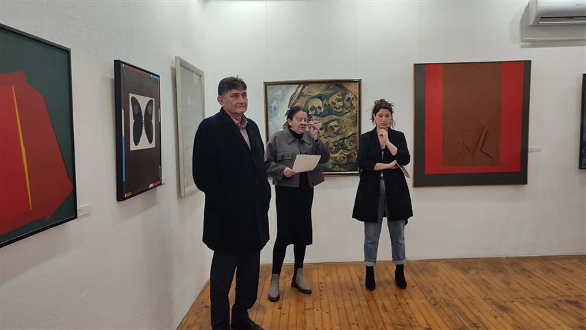 НОВИ ГРАД, 17. ДЕЦЕМБРА /СРНА/ - У новоградској галерији вечерас је отворена изложба слика и скулптура "Ликовна колонија Сићево - традиција која нас спаја".