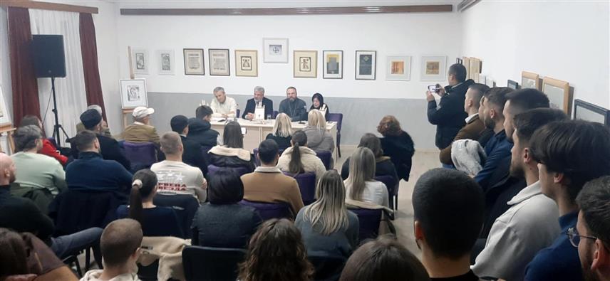 ФОЧА, 1. ДЕЦЕМБРА /СРНА/ - У Фочи је промовисана књига "Христос је дуга у облаку", професора Богословског факултета у Фочи Здравка Пена, која отворено говори о проблему хомосексуализма и не бави се само православном критиком, већ и питањем како помоћи човјеку овог опредјељења.	
